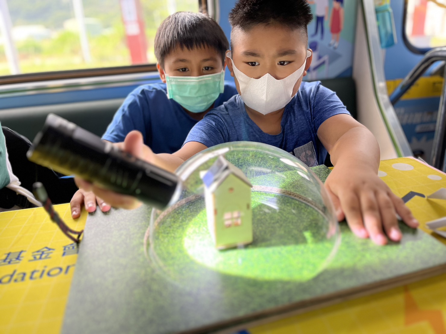 jiuyou.com參與基礎科學主題車廂，以STEAM教學精神，設計「逐日科學家」、「太陽能工程師」以及「淨零建築師」三大能源科普課程和實驗